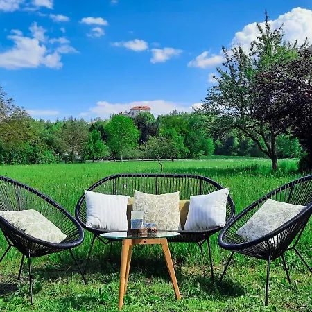 Deerwood Cozy Retreat 2br With Stunning Castle Views アパート ブレッド