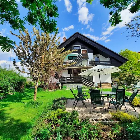 Διαμέρισμα Deerwood Cozy Retreat 2br With Stunning Castle Views Μπλεντ