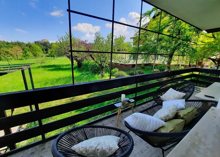 Deerwood Cozy Retreat 2br With Stunning Castle Views Bled