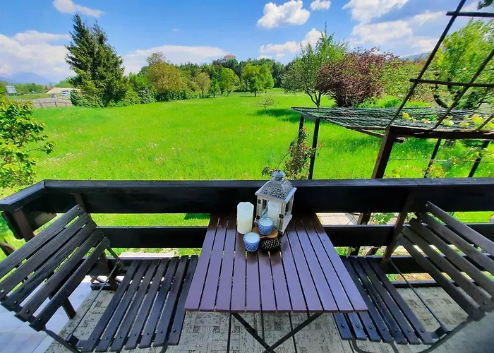 Deerwood Cozy Retreat 2br With Stunning Castle Views * Bled