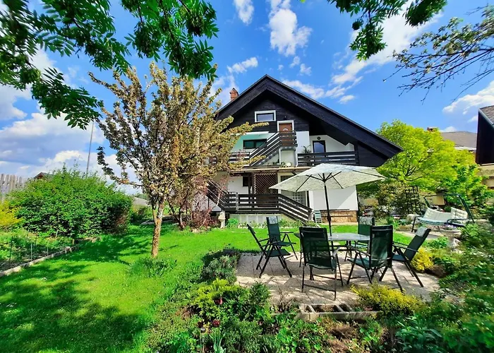 Apartma Deerwood Cozy Retreat 2br With Stunning Castle Views Bled