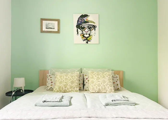 Deerwood Cozy Retreat 2br With Stunning Castle Views *